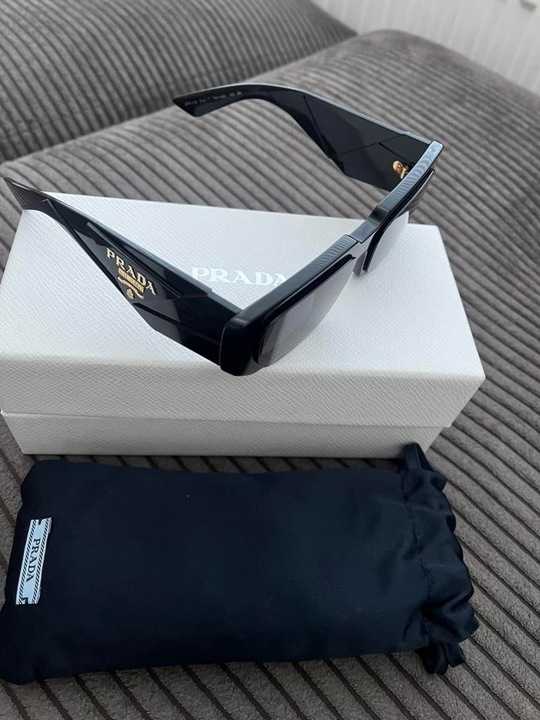 Prada zonnebril, Ophalen of Verzenden, Zo goed als nieuw, Zwart, Overige merken