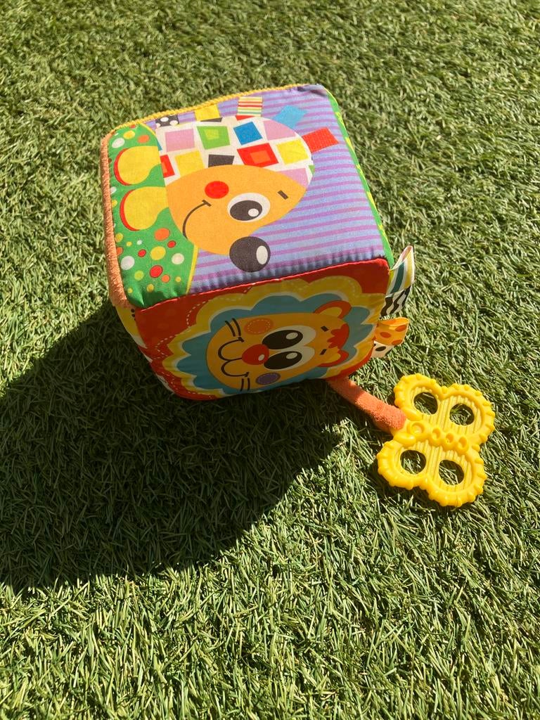 Zachte Baby Speelkubus met Rammelaar en Spiegeltje, Ophalen of Verzenden, Zo goed als nieuw, Overige typen, Met geluid