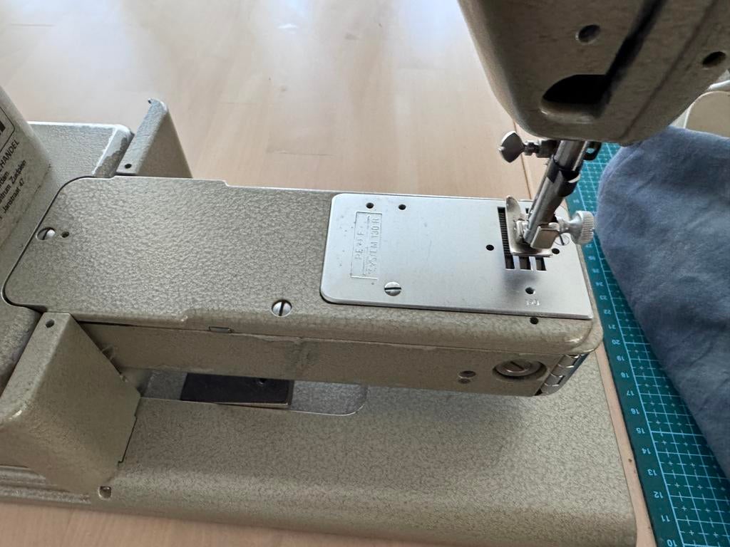 Pfaff naaimachine -  332 - Semi-professioneel en compleet, Hobby en Vrije tijd, Naaimachines en Toebehoren, Ophalen, Zo goed als nieuw