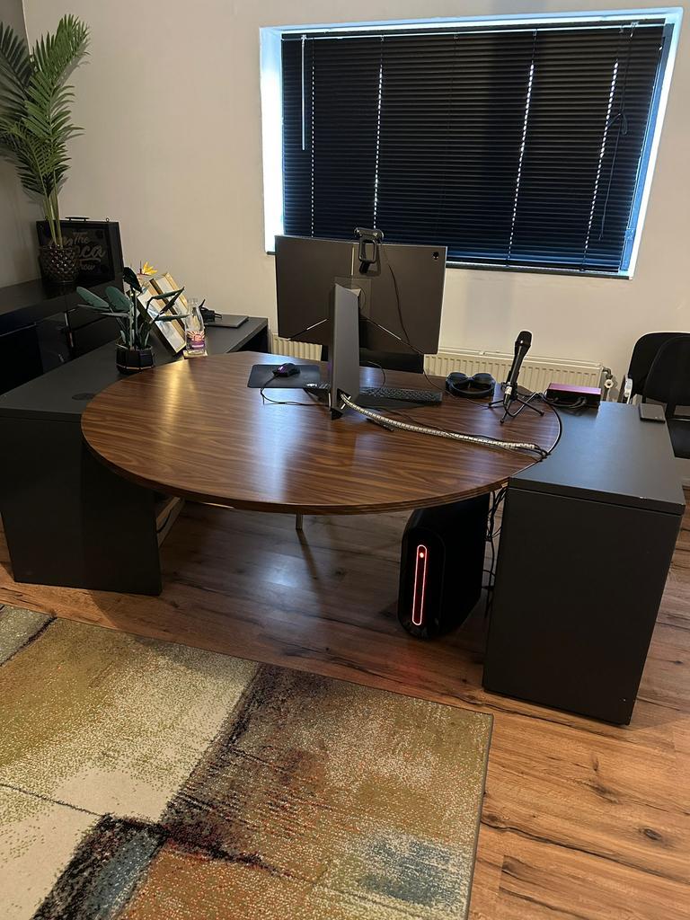 Bijzondere Modern directiebureau voor in je kantoor (U-opste, Huis en Inrichting, Bureaus, Ophalen, Bruin, Zo goed als nieuw, Demontabel