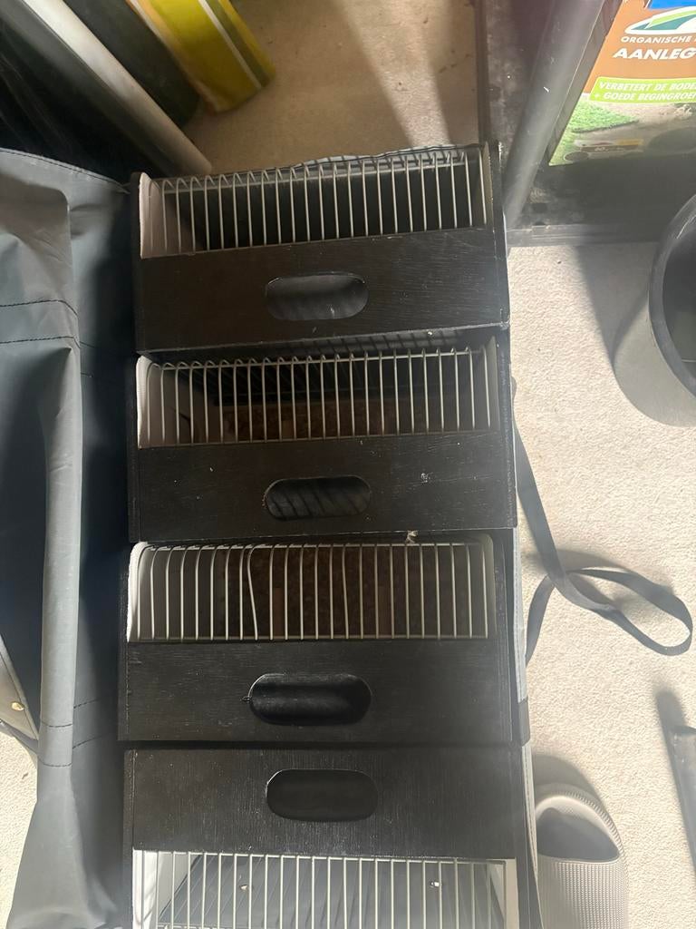 Tentoonstelling kooien vogels, Dieren en Toebehoren, Vogels | Hokken en Kooien, Ophalen of Verzenden, Hout, Vogelkooi