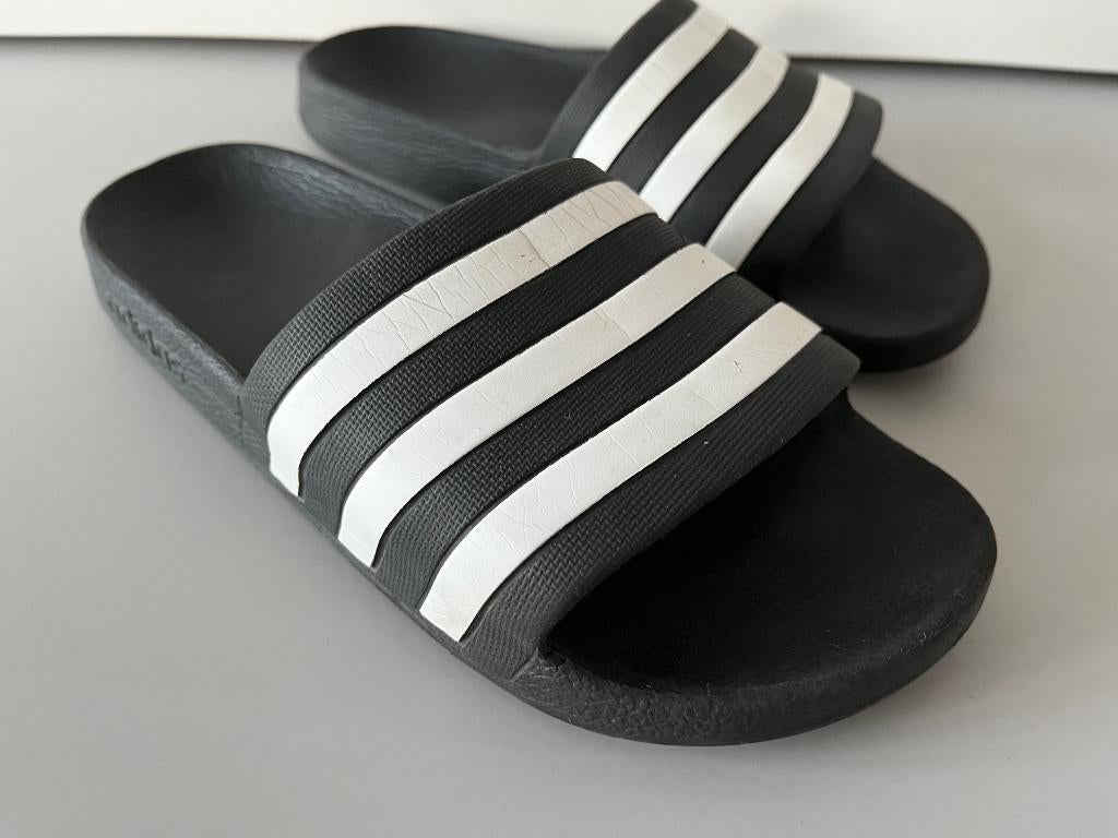 Adidas Slippers maat 37,5/38 - zwart, Adidas, Gebruikt, Jongen of Meisje, Overige typen