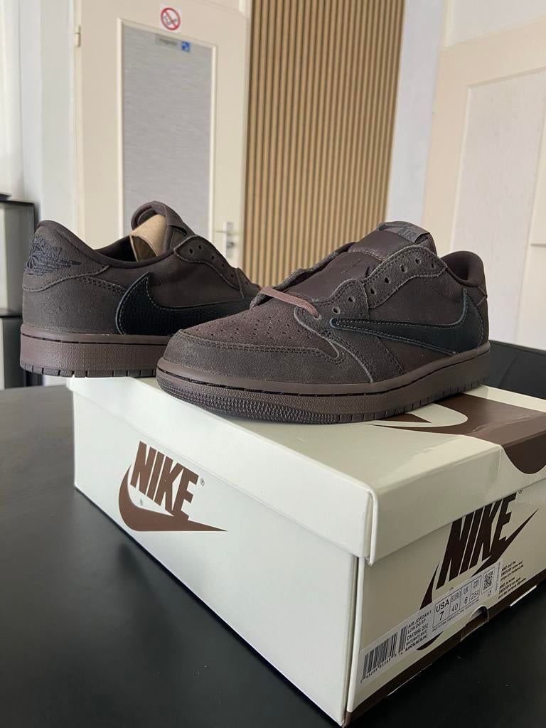 Jordan 1 Low Travis Scott Mocha Maat 40, Ophalen of Verzenden, Nieuw, Bruin, Sneakers of Gympen