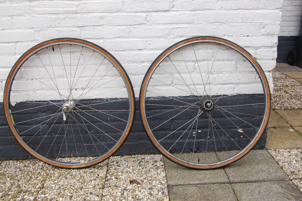 Wielset ,  geschikt voor tubes, 28 inch, Gebruikt, Aluminium, Minder dan 49 cm