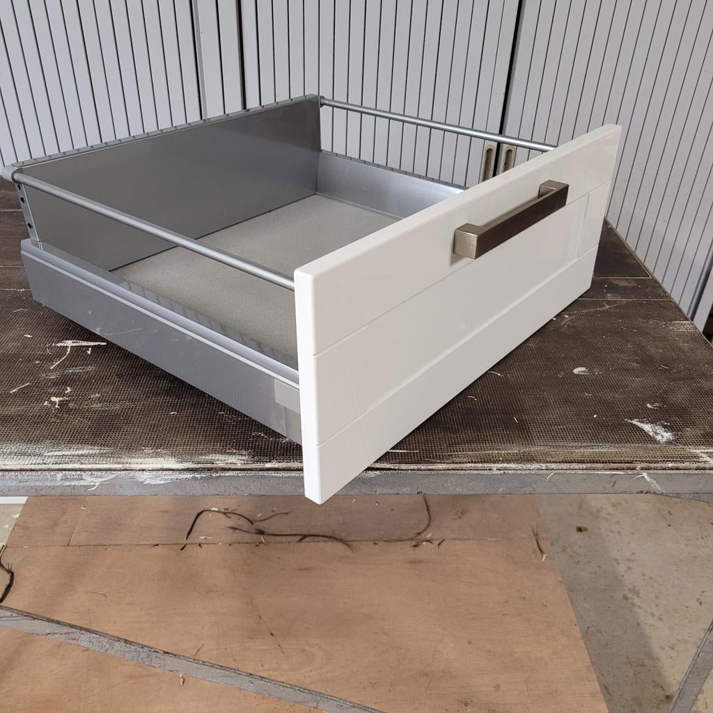 Nette keukenlade, Ophalen