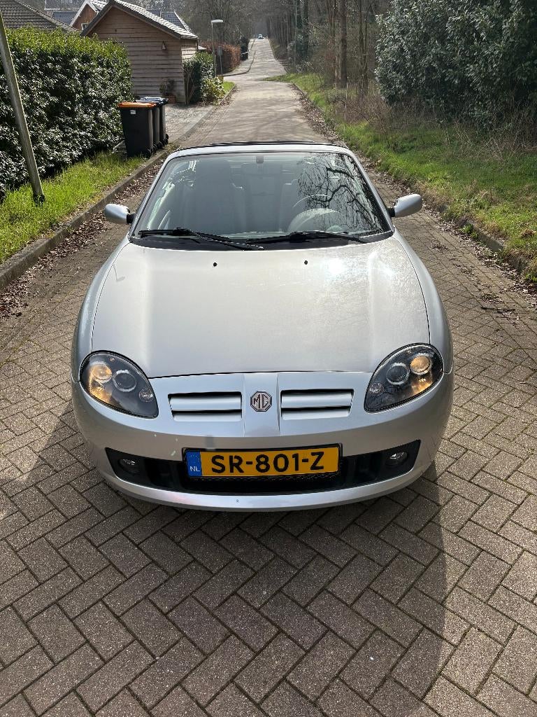 MG TF 1.6 tf 115   2004 Grijs Cabrio 73.309 km, Auto's, MG, Achterwielaandrijving, 40 €/maand, 4 cilinders, Cabriolet