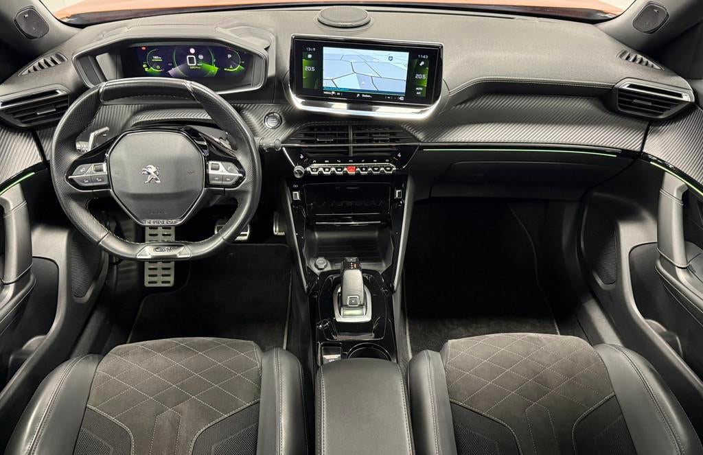 Peugeot 2008 1.2 PureTech GT Pack*Panodak*Camera*Focal*Stoel, Gebruikt, Zwart, Adaptive Cruise Control, 1180 kg