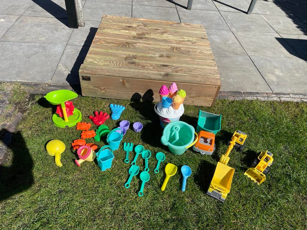 Houten zandbak met deksel en speelaccessoires, Ophalen, Gebruikt