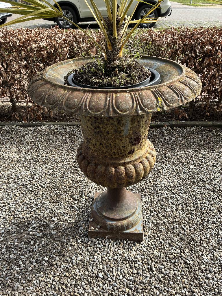 Gietijzeren tuinvaas Louvre, Ophalen, Gebruikt