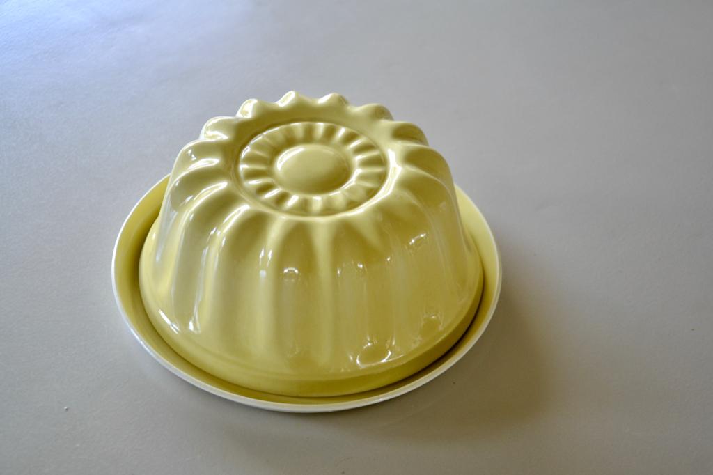 AARDEWERK PUDDINGVORM, Huis en Inrichting, Keuken | Complete keukens, Ophalen, Overige materialen, Geel, Overige typen