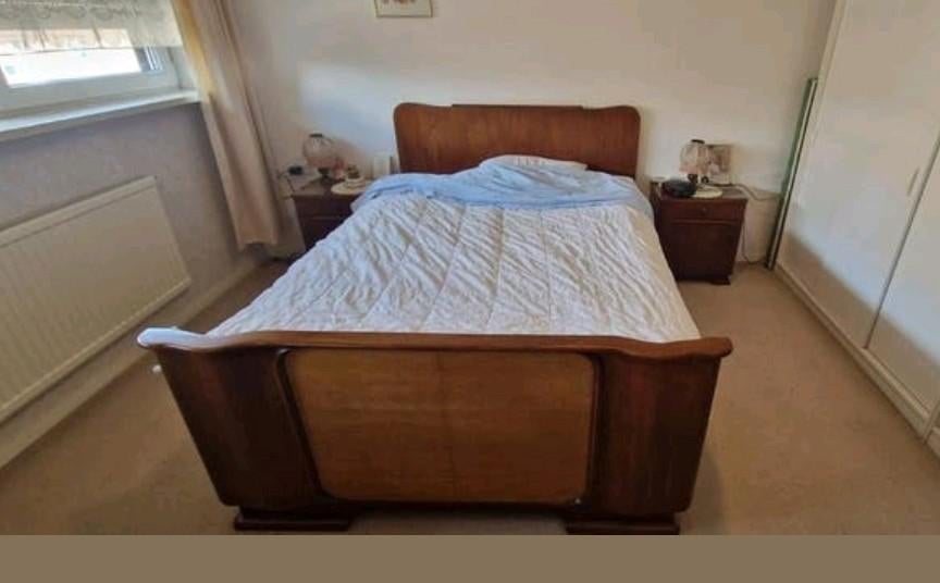 ZEER MOOIE ANTIEKE BEWERKTE SLAAP KAMER COMPLEET

AFMETING B, Huis en Inrichting, Ophalen, Zo goed als nieuw, Twijfelaar