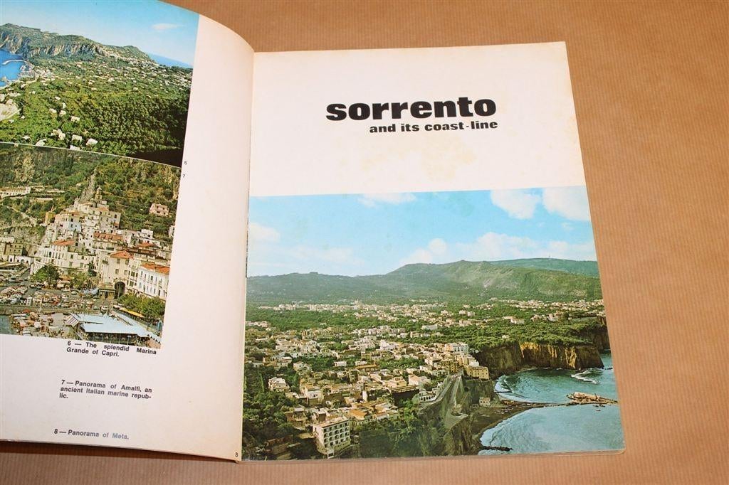 Sorrento Italië — Vintage Fotoboek 1975 [EN], Ophalen of Verzenden, Gelezen, Europa
