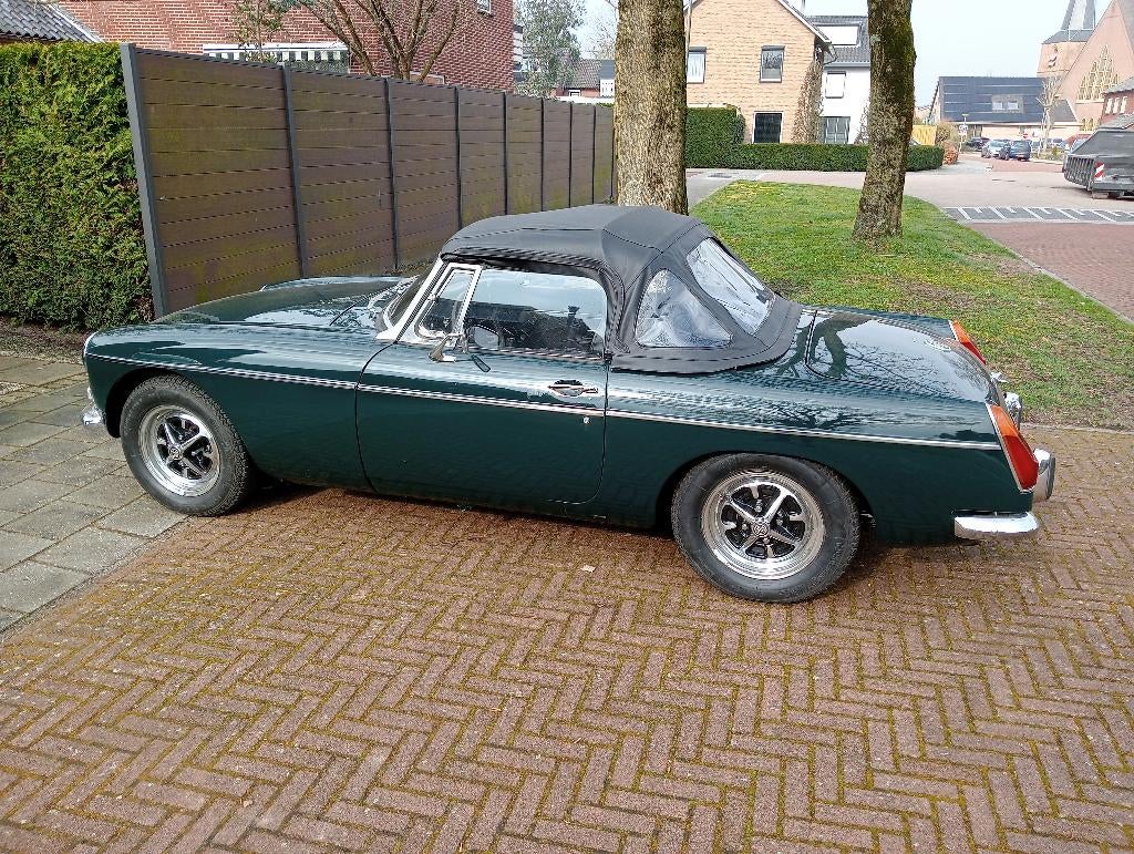 MGB cabrio oldtimer te koop, B, Achterwielaandrijving, Zwart, 4 cilinders