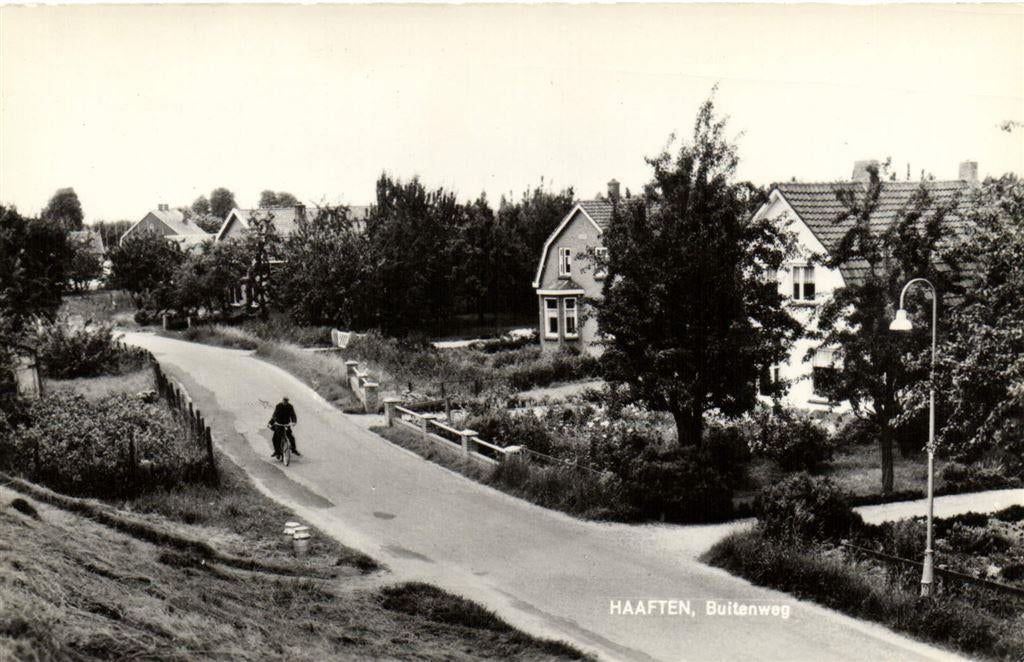 Haaften, Buitenweg - fietser - ongelopen, Ophalen of Verzenden, Voor 1920, Ongelopen, Noord-Brabant