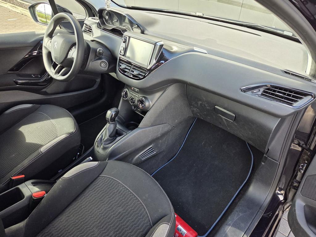 Peugeot 208 1.2 PureTech Allure, Voorwielaandrijving, Gebruikt, 1199 cc, Parkeersensor