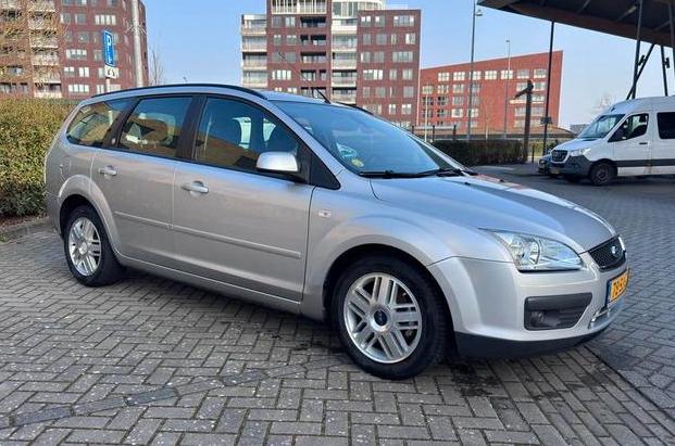 Ford Focus Wagon 1.6 Ghia 2006 nieuwe APK, 1596 cc, 15 km/l, Zwart, 4 cilinders