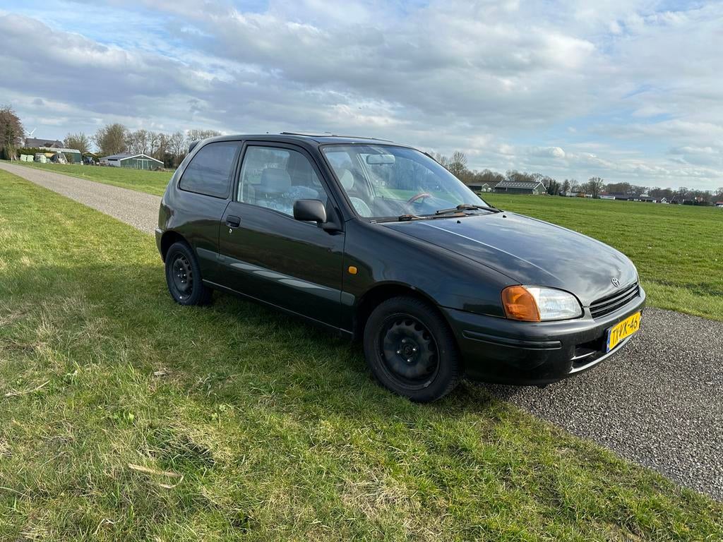 Toyota Starlet 1.3 16V 1998 Zwart, 15 km/l, 74 pk, 4 cilinders, Starlet