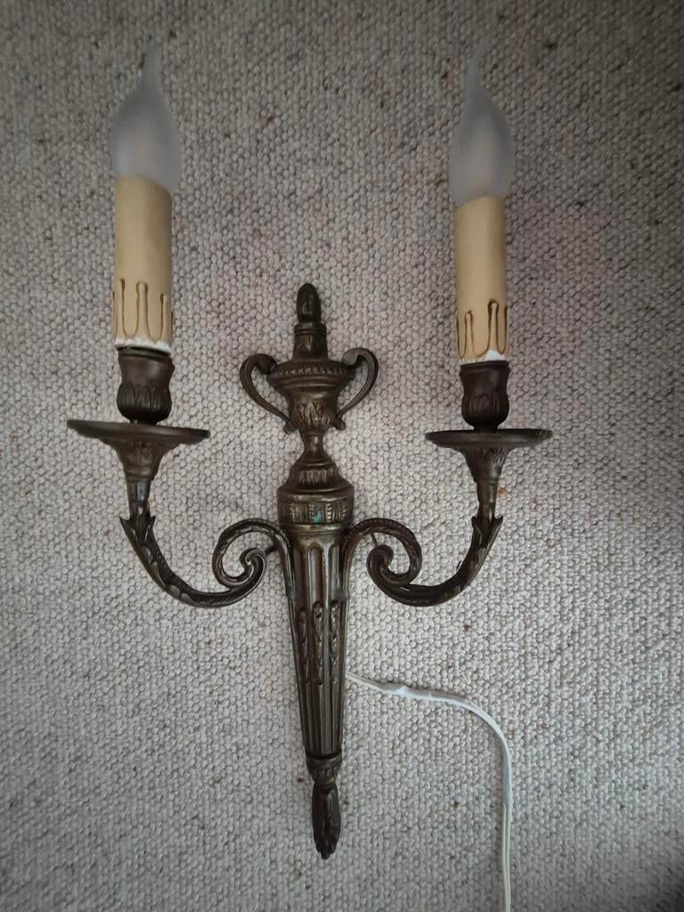 Vintage wandlamp met twee kaarsvormige lichtpunten, Ophalen of Verzenden, Gebruikt, Metaal, Vintage, Klassiek