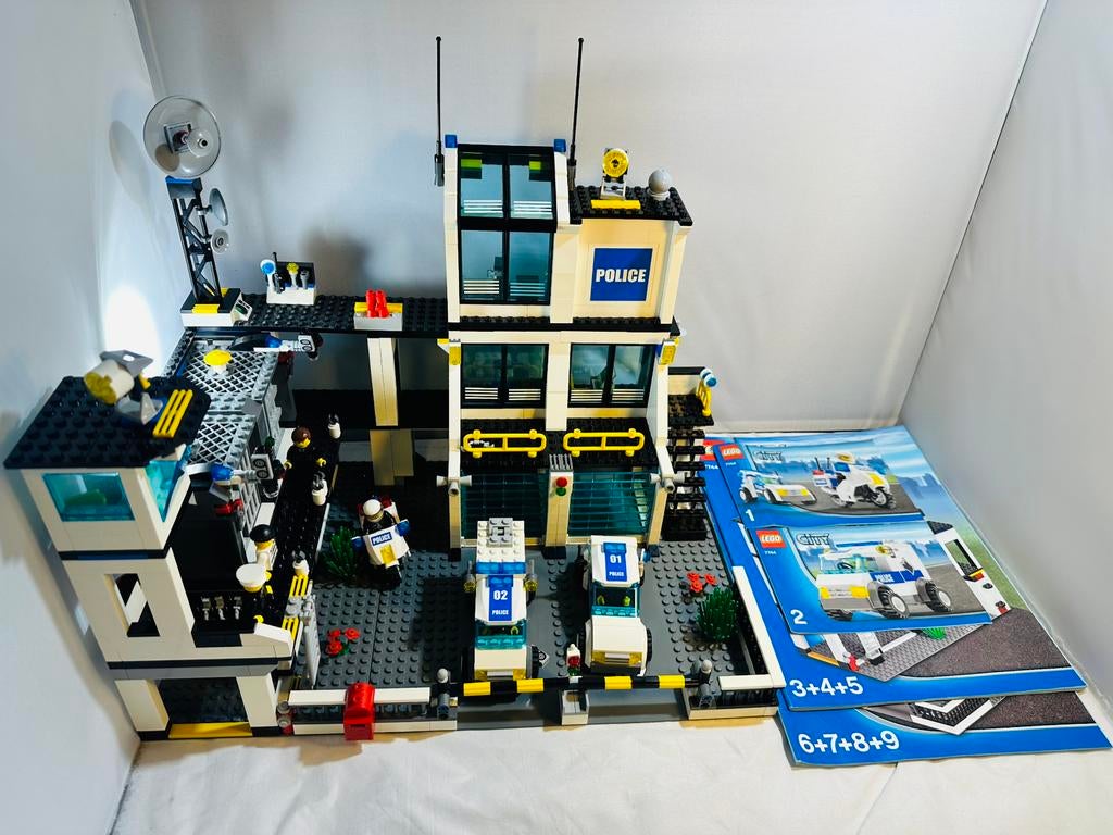 Lego 7744 Police Headquarters, Ophalen of Verzenden, Zo goed als nieuw, Complete set, Lego