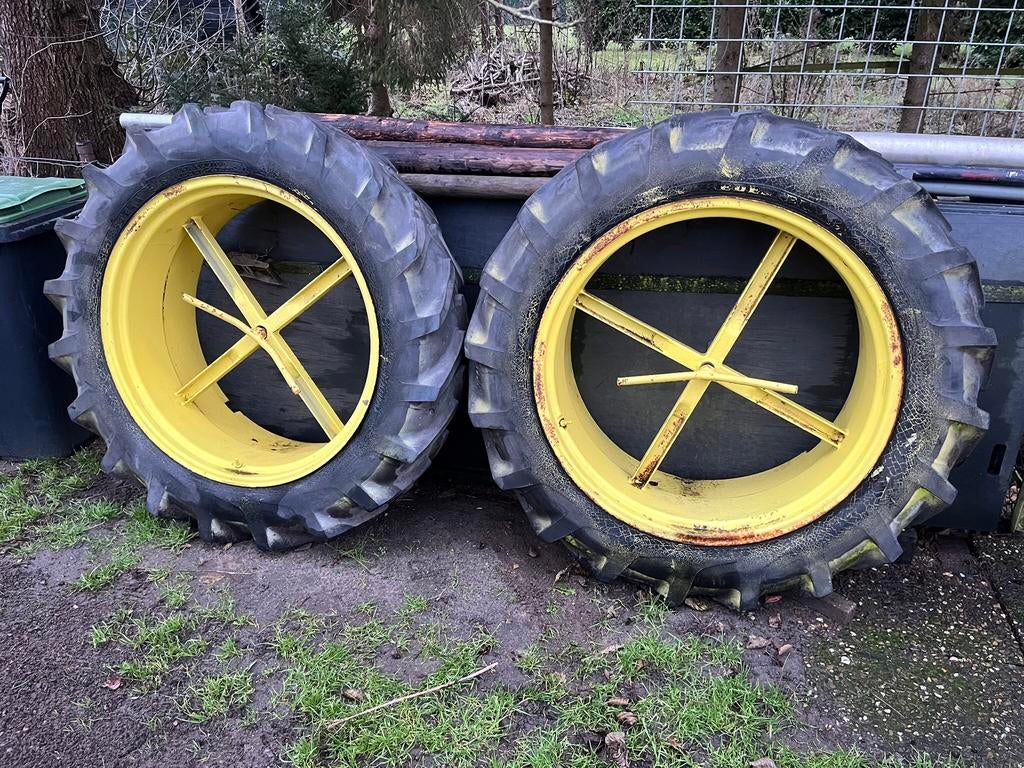 Dubbellucht compleet 12.4 R36 in John Deere kleur, Ophalen