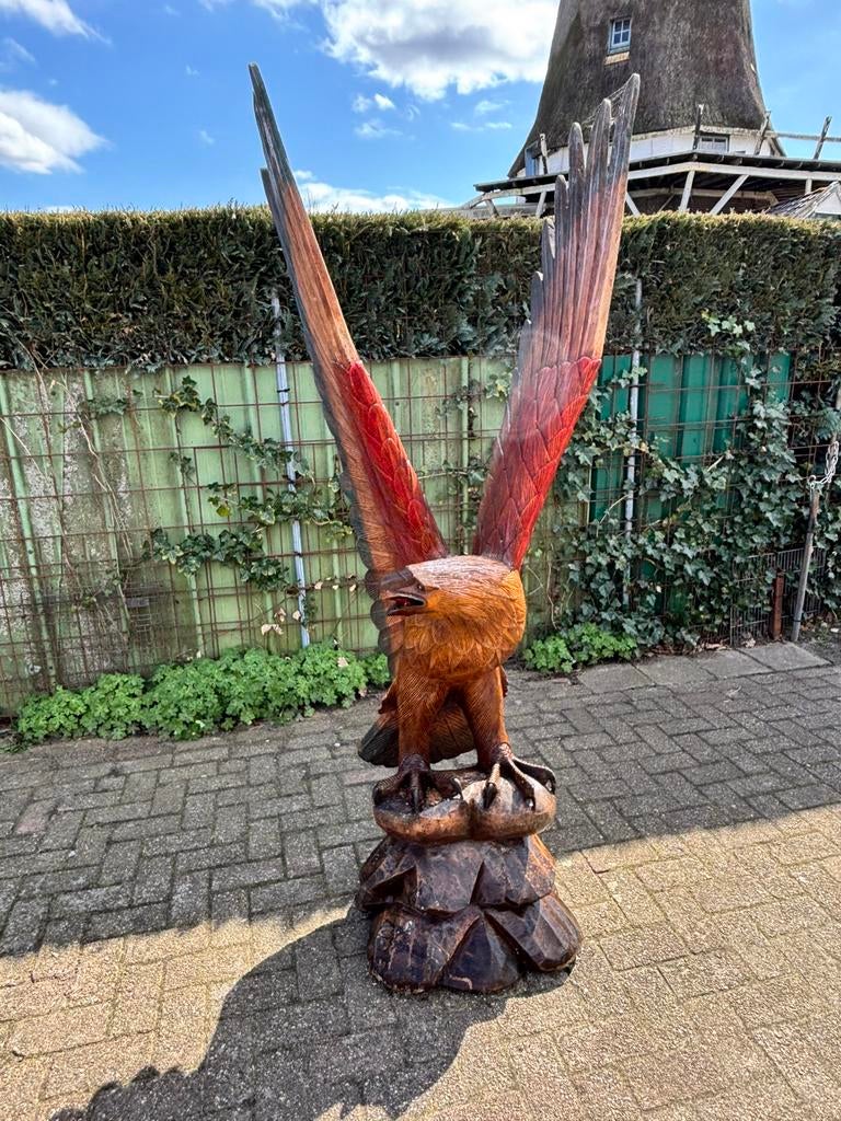 Houten adelaar, Ophalen