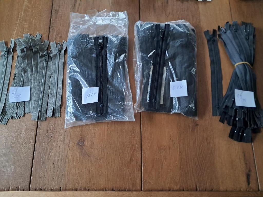 120 ritsen van 15-16-18-en 20 cm zwart YKK ( NIEUW, Hobby en Vrije tijd, Naaien en Fournituren, Ophalen of Verzenden, Nieuw, Rits of Sluiting