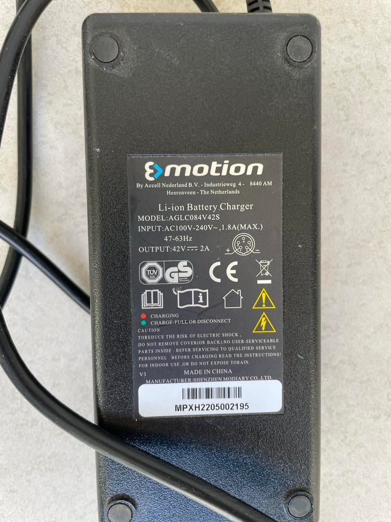 Sparta Batavus E-motion Li-ion Fietsoplader 42V 2A, Fietsen en Brommers, Fietsaccessoires | Fietsaccu's, Zo goed als nieuw, Ophalen of Verzenden