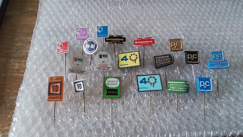 20 verschillende speldjes warenhuizen, Ophalen of Verzenden, Zo goed als nieuw, Overige onderwerpen