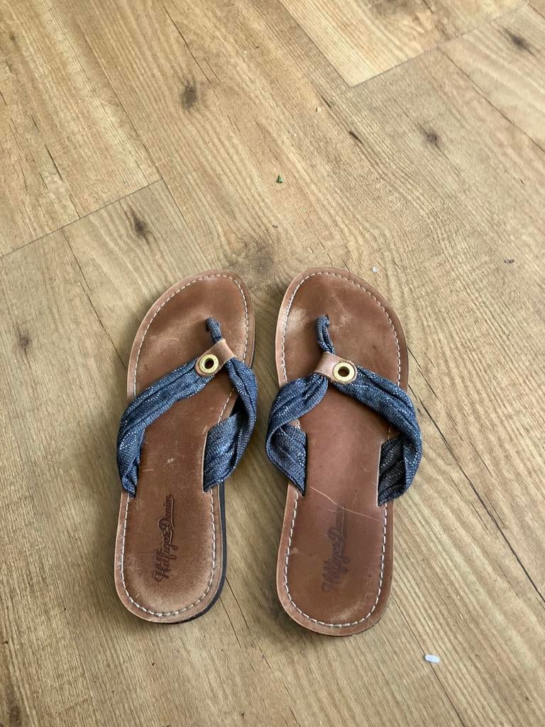 Tommy Hilfiger slippers maat 39 koopje, Kleding | Dames, Schoenen, Ophalen of Verzenden, Zo goed als nieuw, Zwart