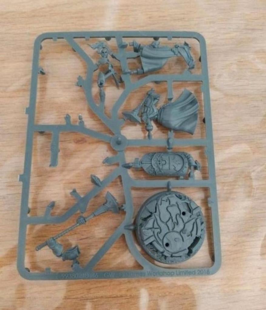 Warhammer stormcast eternal games workshop sprue only

Prijs, Ophalen of Verzenden, Warhammer