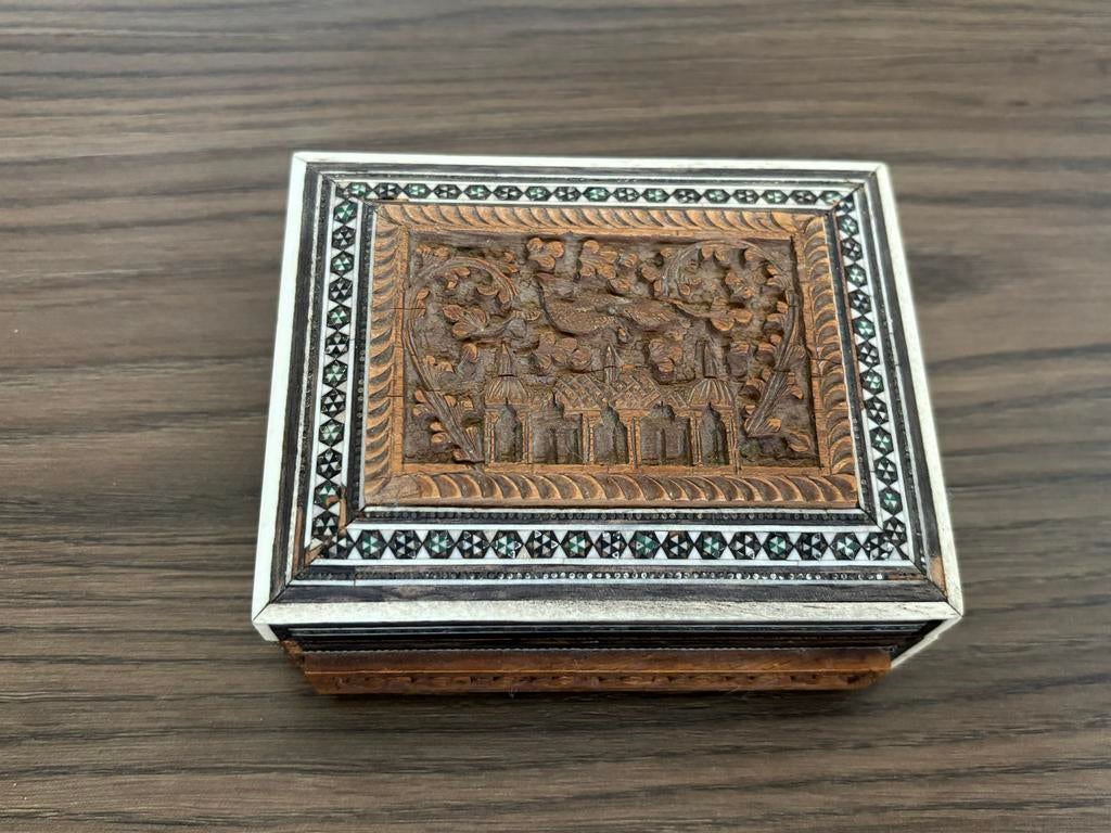 Antiek Houten Doosje met Snijwerk en Inlegwerk, Antiek en Kunst, Ophalen of Verzenden