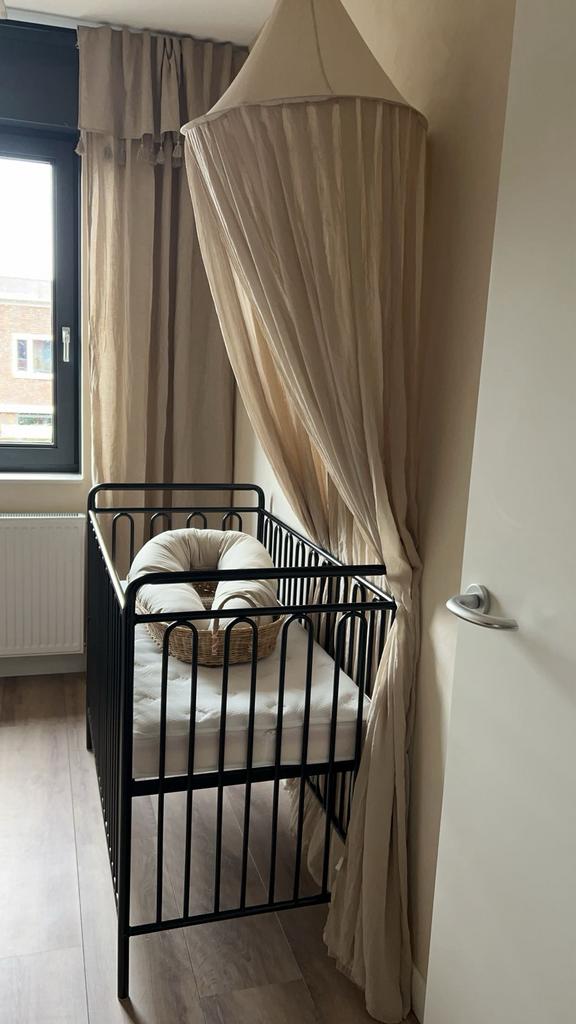 Zwarte ledikant, Kinderen en Baby's, Babywiegjes en Ledikanten, Ophalen, Zo goed als nieuw, Ledikant