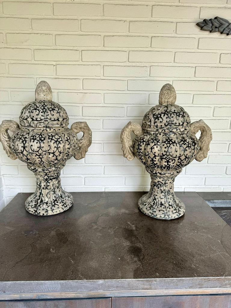 2 Rustieke •Landelijke • Brocante • Stenen • Vazen met Oren, Tuin en Terras, Tuinbeelden, Ophalen, Zo goed als nieuw