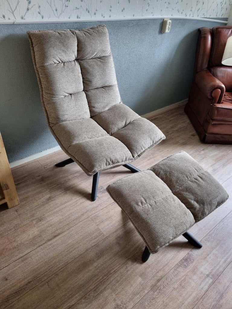 Taupe draai fauteuil met voetenbankje - Zit heerlijk!, Huis en Inrichting, Fauteuils, Gebruikt, 75 tot 100 cm, Ophalen of Verzenden