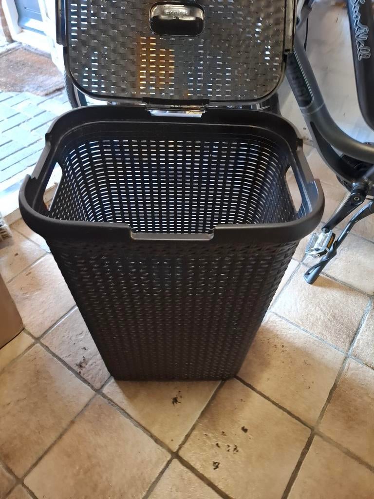 Wasmand met deksel - zwart, Witgoed en Apparatuur, Wasmachines, Ophalen, Gebruikt, Minder dan 1200 toeren