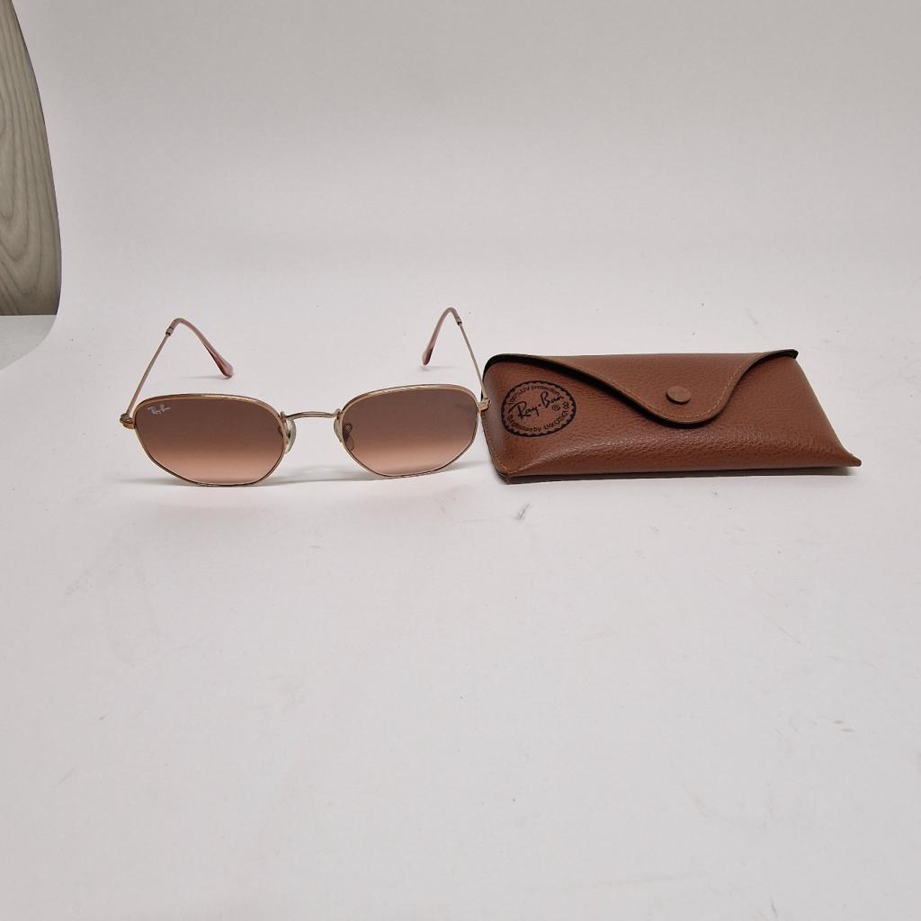 Ray-Ban RB 3548-N HEXAGONAL Zonnebril Rosé | Nette staat, Ray-Ban, Zo goed als nieuw, Support@rayban.com, Luxottica Group, 2 Via S. Marco
Milan 20121
Italy