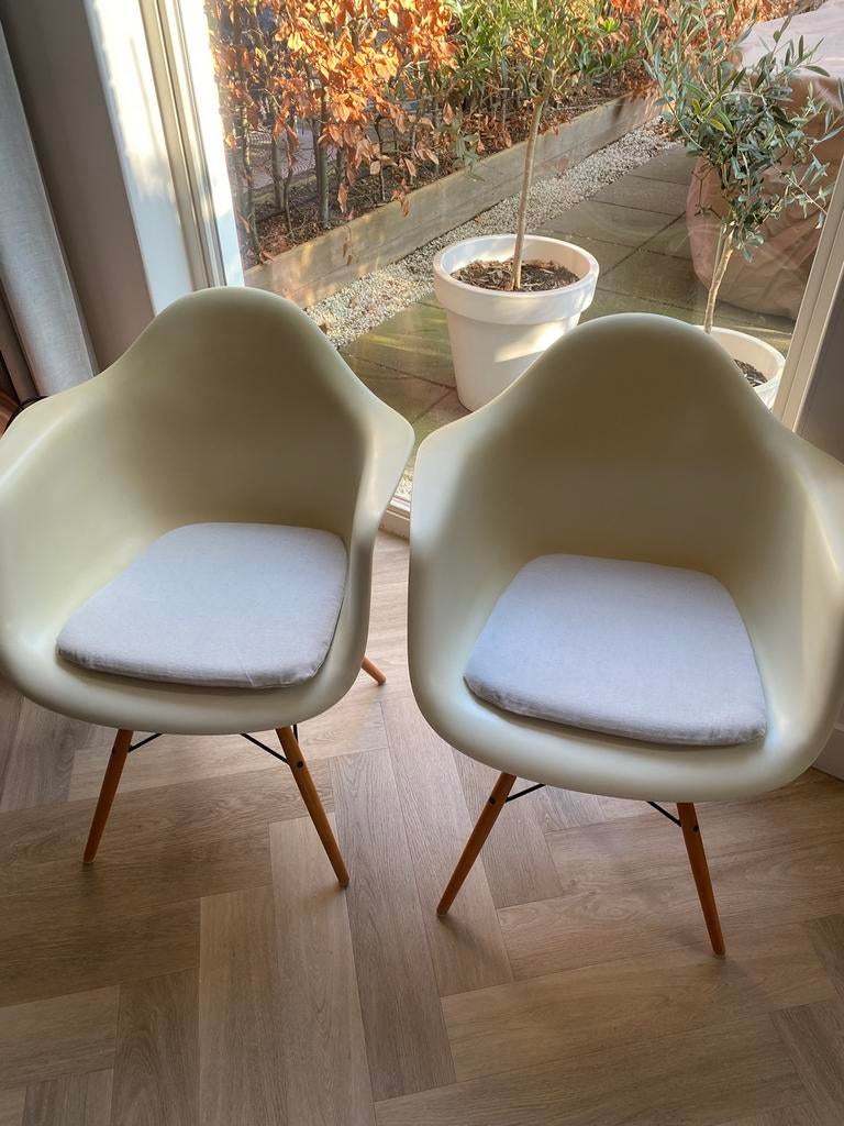 2 Vitra Eames DAW stoelen - ivory, Ophalen, Gebruikt, Twee, Overige kleuren