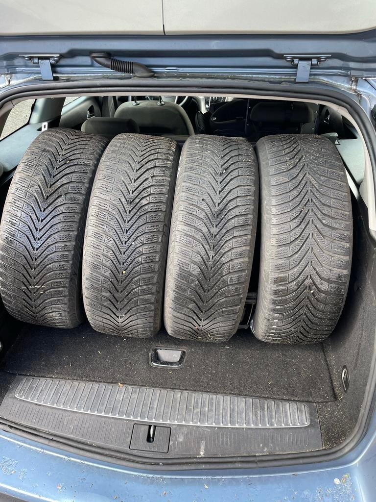 Set Vredestein Snowtrac Winterbanden met velgen: 205/55 R16, Ophalen, Gebruikt, 16 inch, Banden en Velgen