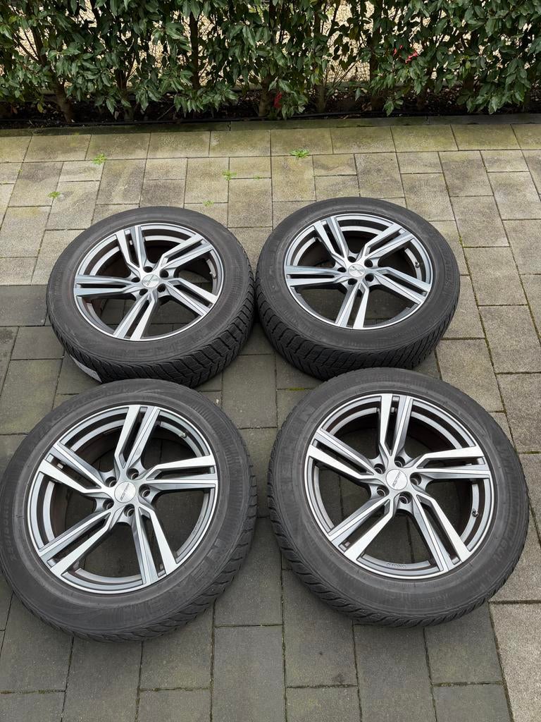 Winterbanden inclusief velg en sensor Volvo XC90 te koop, Auto-onderdelen, Banden en Velgen, Gebruikt, 255 mm, Banden en Velgen