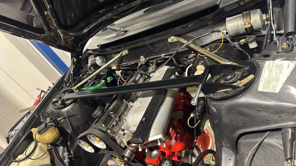 Veerpootbrug Volvo 240 - Verhoogt stijfheid chassis, Auto-onderdelen, Ophanging en Onderstel, Ophalen of Verzenden, Nieuw, Volvo