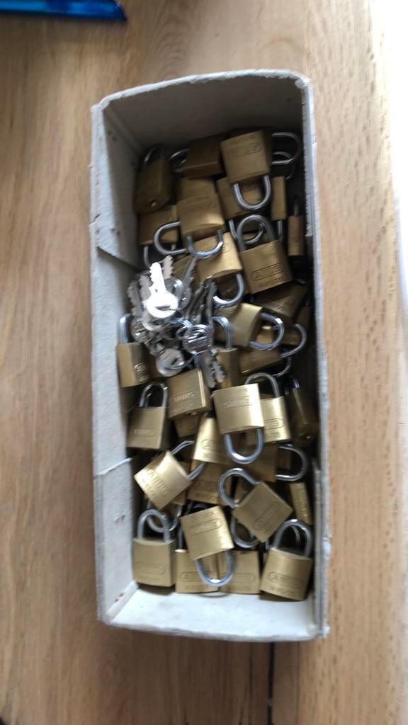 Abus slotjes, Ophalen of Verzenden, Zo goed als nieuw, Koper of Messing, Slot