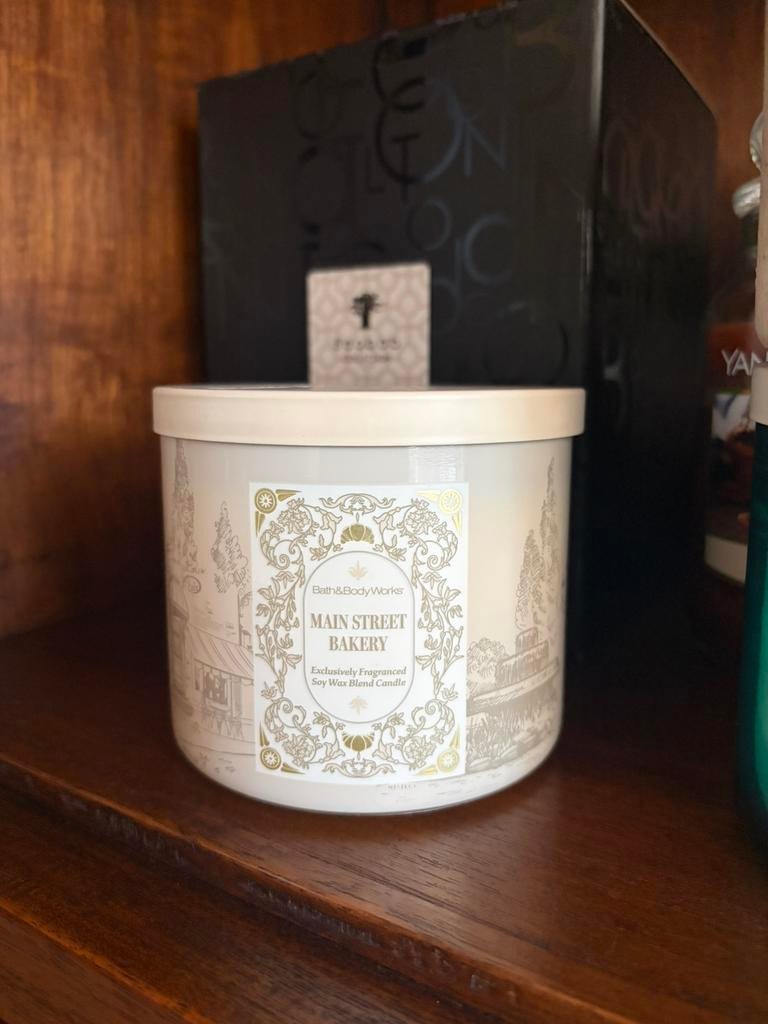 Bath and Bodyworks Main Street Bakery kaars, Ophalen of Verzenden, Zo goed als nieuw, Overige materialen, Minder dan 25 cm