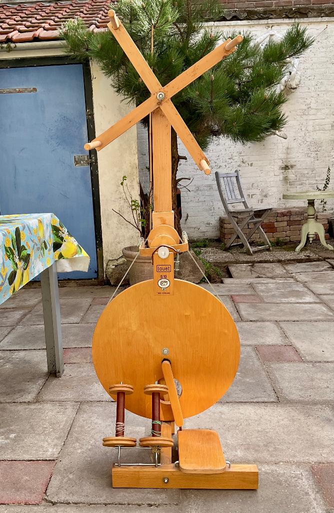 Spinnewiel Louet S10 met haspel en 2 extra klossen., Hobby en Vrije tijd, Spinnewielen en Spinnen, Ophalen, Gebruikt, Spinnewiel