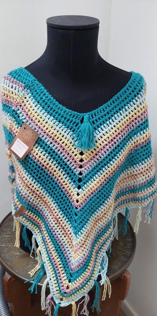 Nieuwe gehaakte poncho 1 maat turquoise roze, Handgemaakt, Ophalen of Verzenden, Nieuw