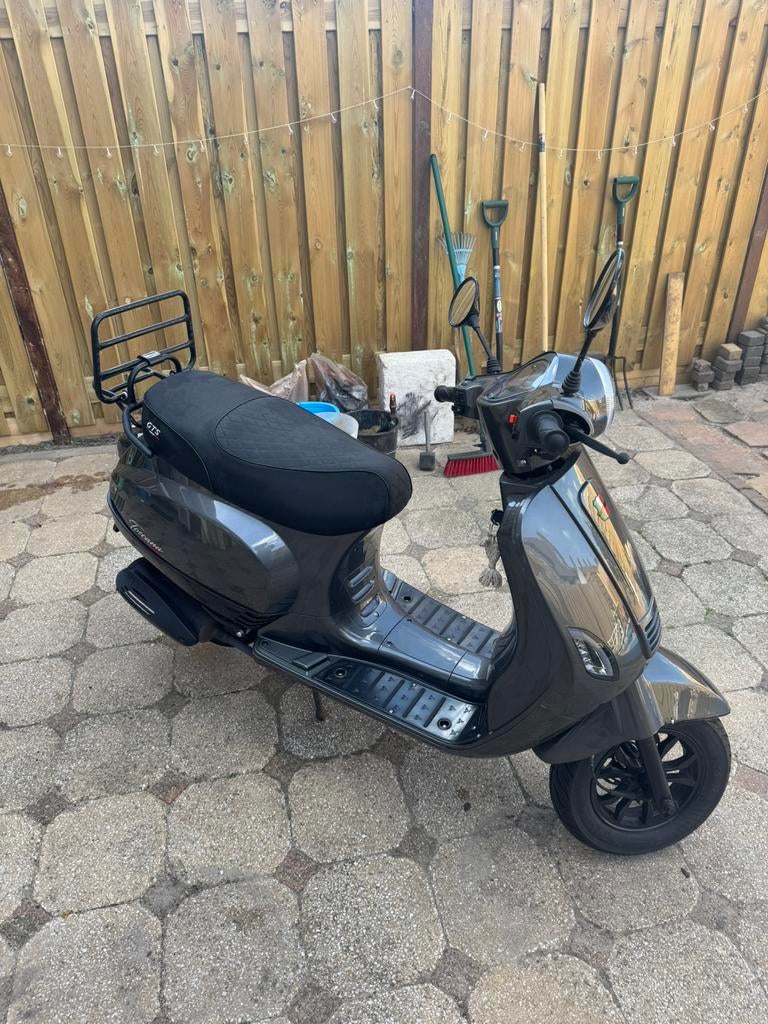 GTS Toscana Dynamic, Fietsen en Brommers, Snorfietsen en Snorscooters, Ophalen, Zo goed als nieuw, Benzine, Overige merken