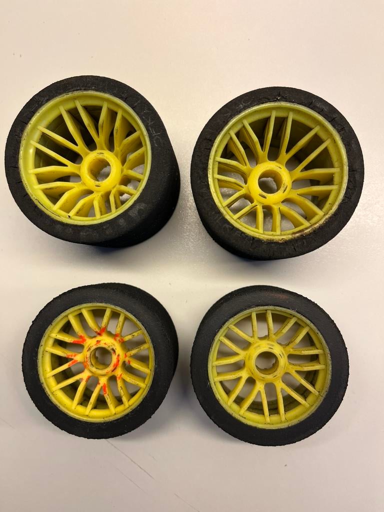 Set voor en achterwielen voor RC 1:10., Hobby en Vrije tijd, Modelbouw | Radiografisch | Auto's, Gebruikt, Ophalen of Verzenden