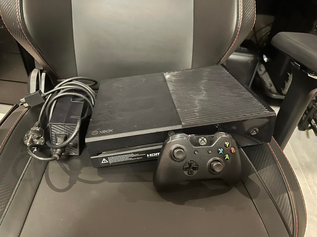 Refurbished Xbox One met controller en voeding, Ophalen of Verzenden, Refurbished, Met 1 controller, Xbox One