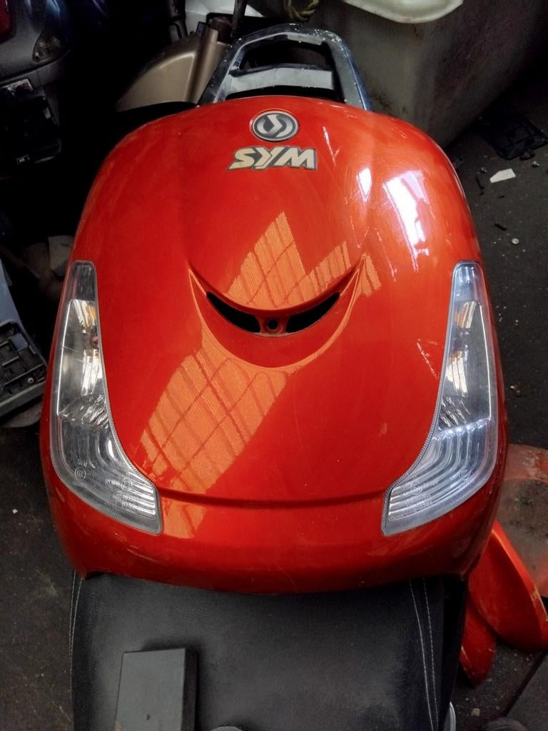 Sym fiddle 2 voorkap rood met knipperlichten, Ophalen of Verzenden, Gebruikt, Overige typen