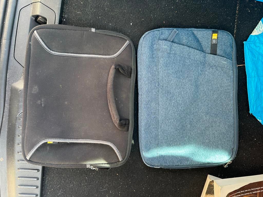 Case Logic laptophoezen, Computers en Software, Laptophoezen, Ophalen of Verzenden, Gebruikt