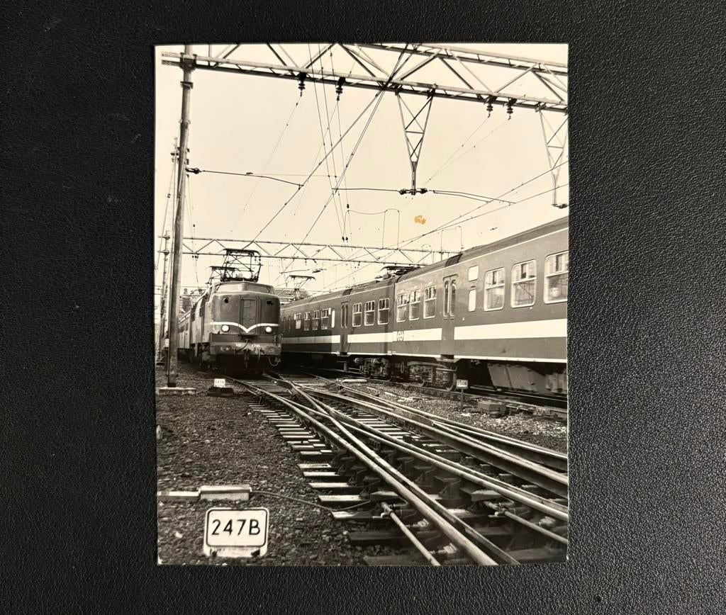 Foto locomotief NS 1216 (met stempel NS) (±1970), Verzamelen, Ophalen of Verzenden, Gebruikt, Trein